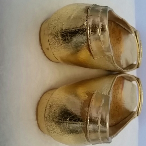 Shoe's - Picture 3 of 3