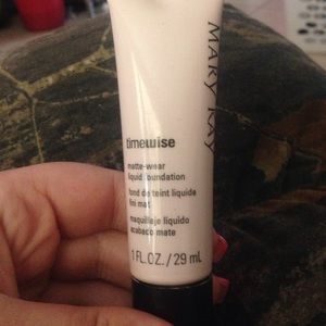 Mary Kay time wise foundation ivory 3