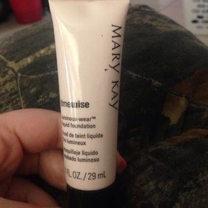 Mary Kay time wise foundation ivory 2