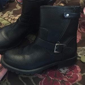 Like new Cosmopolitan Black Boot