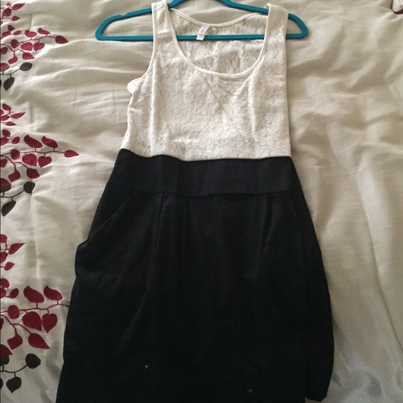 Large dress with pockets
