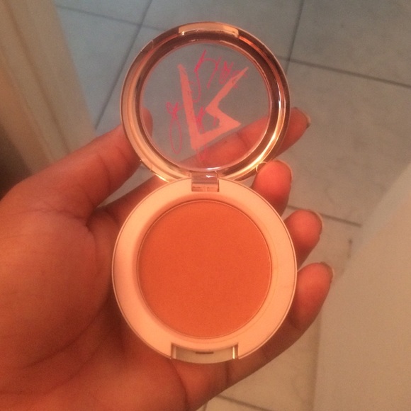 Limited addition riri blush (bad girl gone good)
