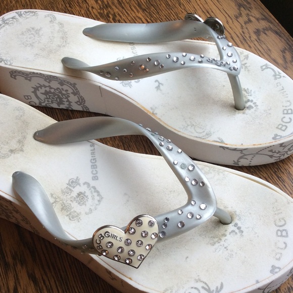 GIFTED 🎀 FlipFlops or FREE w Black - Picture 3 of 4