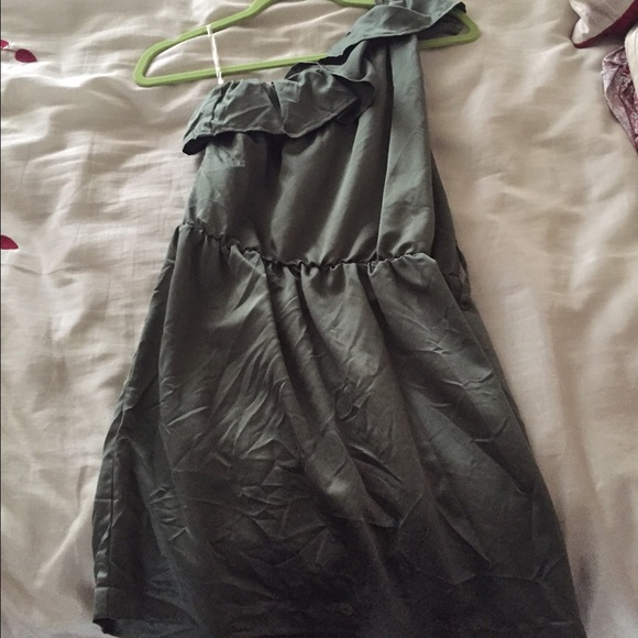 One shoulder dress, in olive