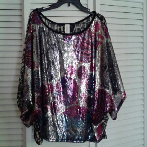 WOMEN TOP NWOT