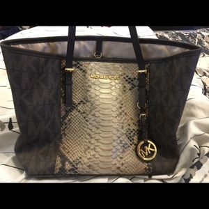 💰24hr Sale💰Michael Kors Signature Tote