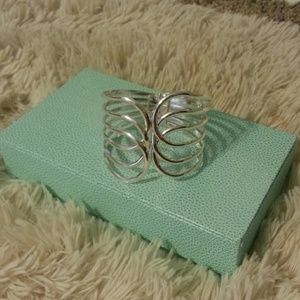 Silver clasp bracelet