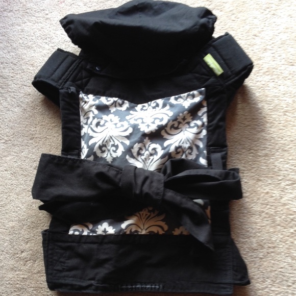 Infantino Sash Mei Tai carrier