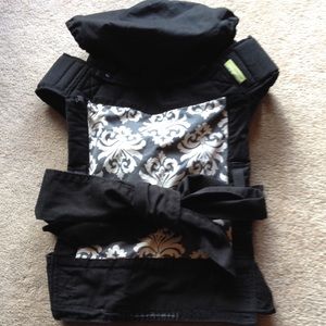 Infantino Sash Mei Tai carrier