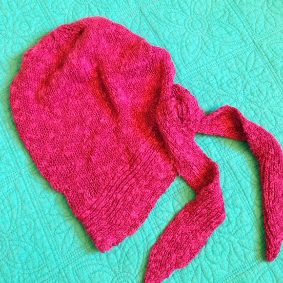 Beanie by Tarnish in fuchsia color