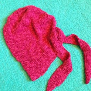 Beanie by Tarnish in fuchsia color