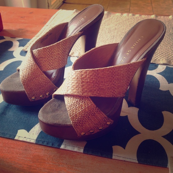 Adorable Chinese Laundry heels tan natural studded