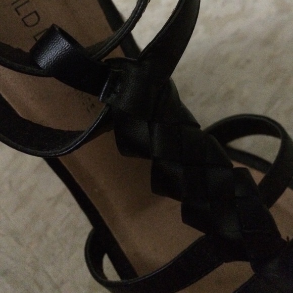 Black strapped wedges - Picture 3 of 4