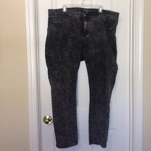 Gray acid wash jeggings