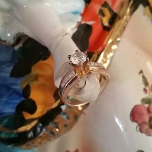 Beautiful diamond and gold ring
