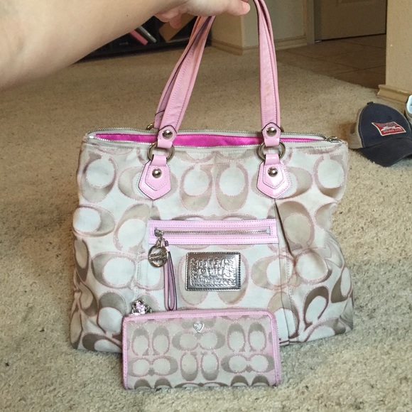 Coach poppy purse only wallet sold! - Picture 1 of 3