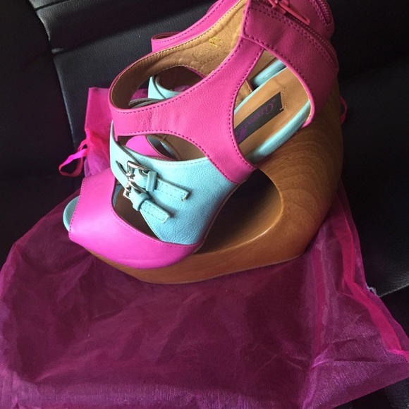 Wedge sandals size 9