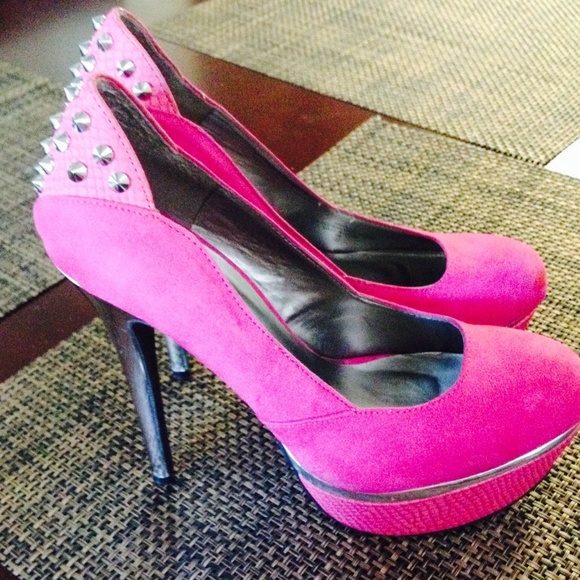 Guess High Heels with silver Tone Lovely Size 9