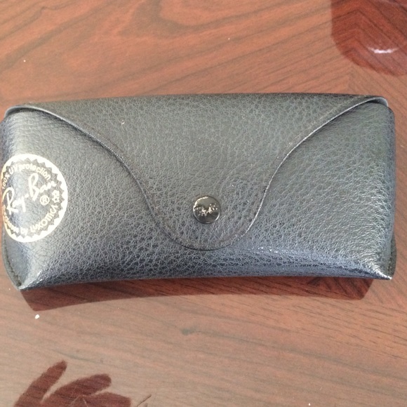 Ray Ban's case