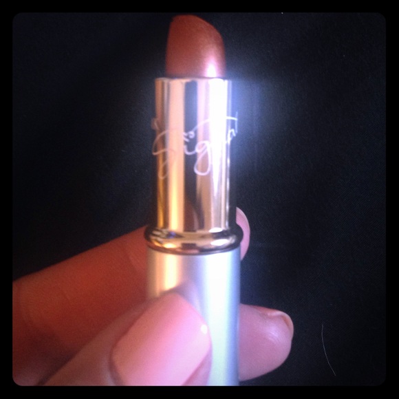 Mary Kay Lipstick in Gingerbread.