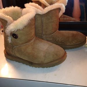 UGGS W/ button