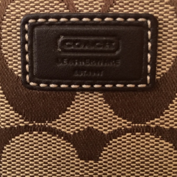 ❌ SOLD❌ Coach Wristlet - Picture 2 of 4