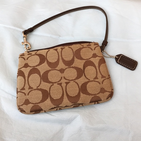 ❌ SOLD❌ Coach Wristlet - Picture 4 of 4