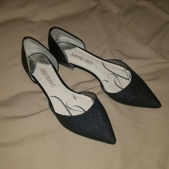 Pointed toe Black Flats