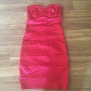 Strapless cocktail dress. Color is Chinese red.