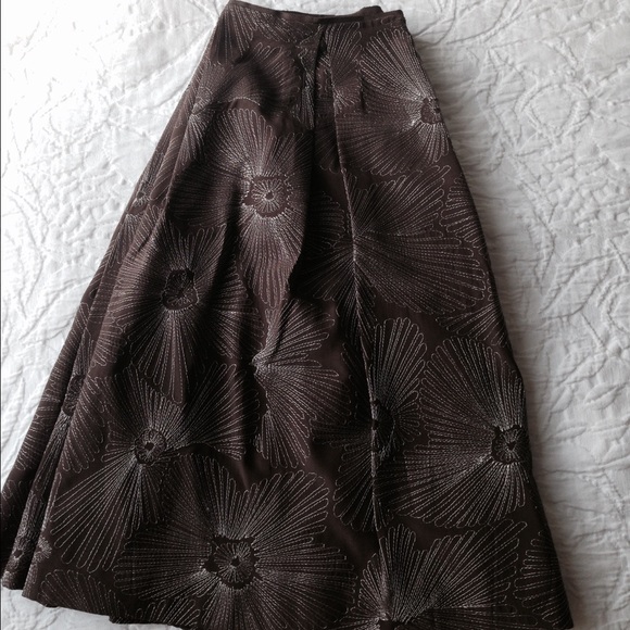 Gorgeous brown 100% silk skirt with flower detail