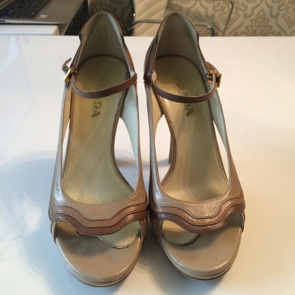 Beautiful PRADA summer heels! - Picture 2 of 4