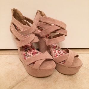 Tan Wedges