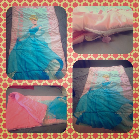 Girls sleeping bag . !!!