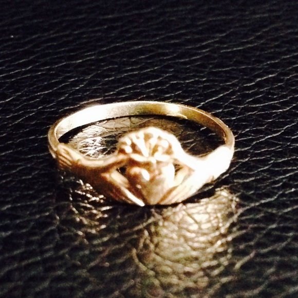 One size pinky claddagh ring