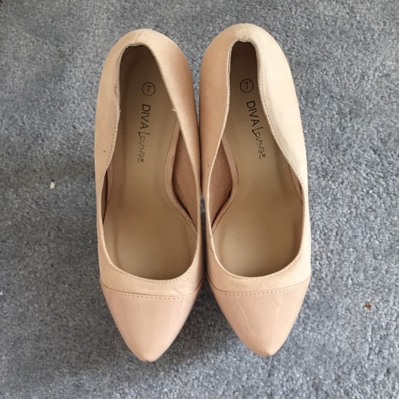 Nude suede platform pumps size 7