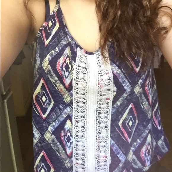 Purple spaghetti strapped shirt 🌐