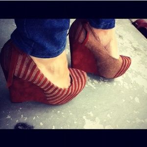 Rust striped wedges