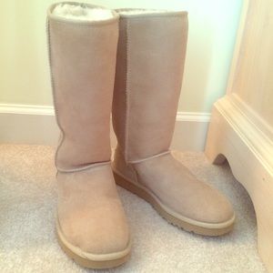 Tall beige / cream Uggs