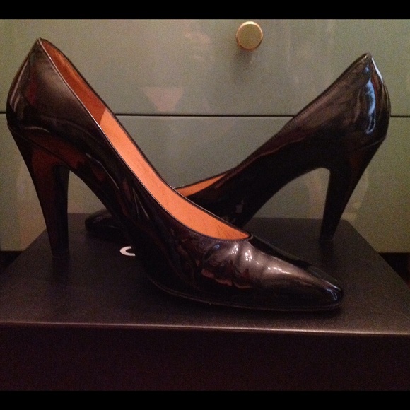 Vintage Charles Jourdan Black Patent Leather Pump - Picture 2 of 3