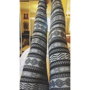 American Eagle- Tribal Print Hi-Rise Leggings
