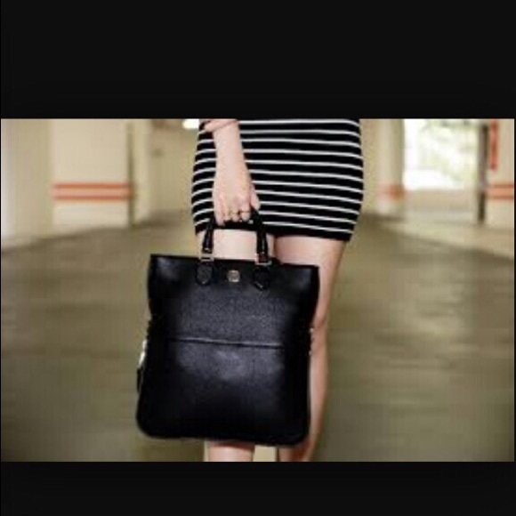 Tory Burch Handbags - Tory Burch: Robinson Fold-Over Messenger NWT!
