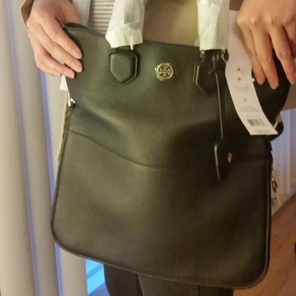 Tory Burch: Robinson Fold-Over Messenger NWT! - Picture 3 of 4