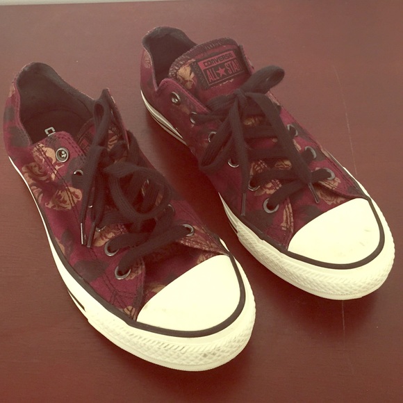 ❌❌SOLD❌❌Converse Chuck Taylor Winter Floral
