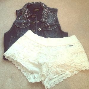 White lace Abercrombie shorts