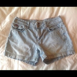 🎉🎉NEW LISTING🎉🎉 Lite wash denim shorts