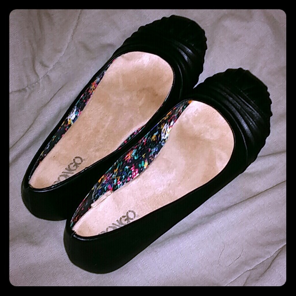 BONGO NWOT flats