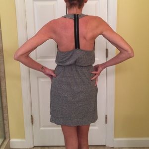 Cute knot dress with zipper detail