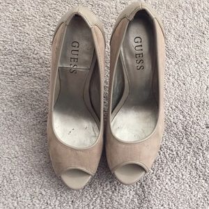 Guess suede pumps