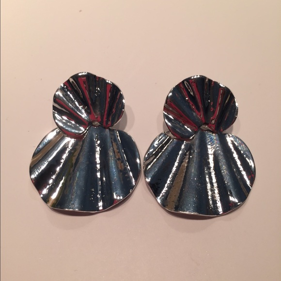 Sterling silver Seashell hanging earrings.