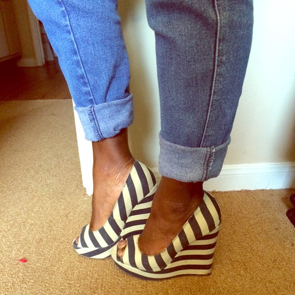 Nautical print beach wedges